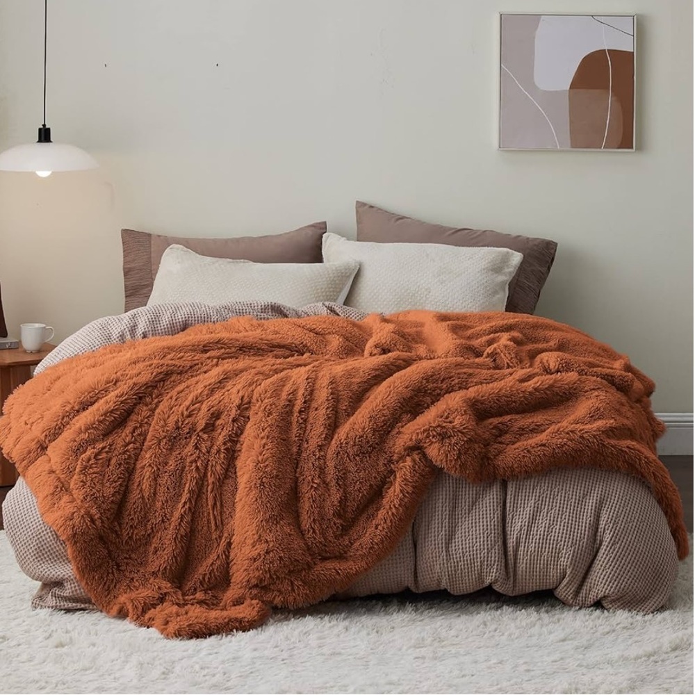 Like new oversized burnt orange fluffy bedsure king size heavy plush blanket